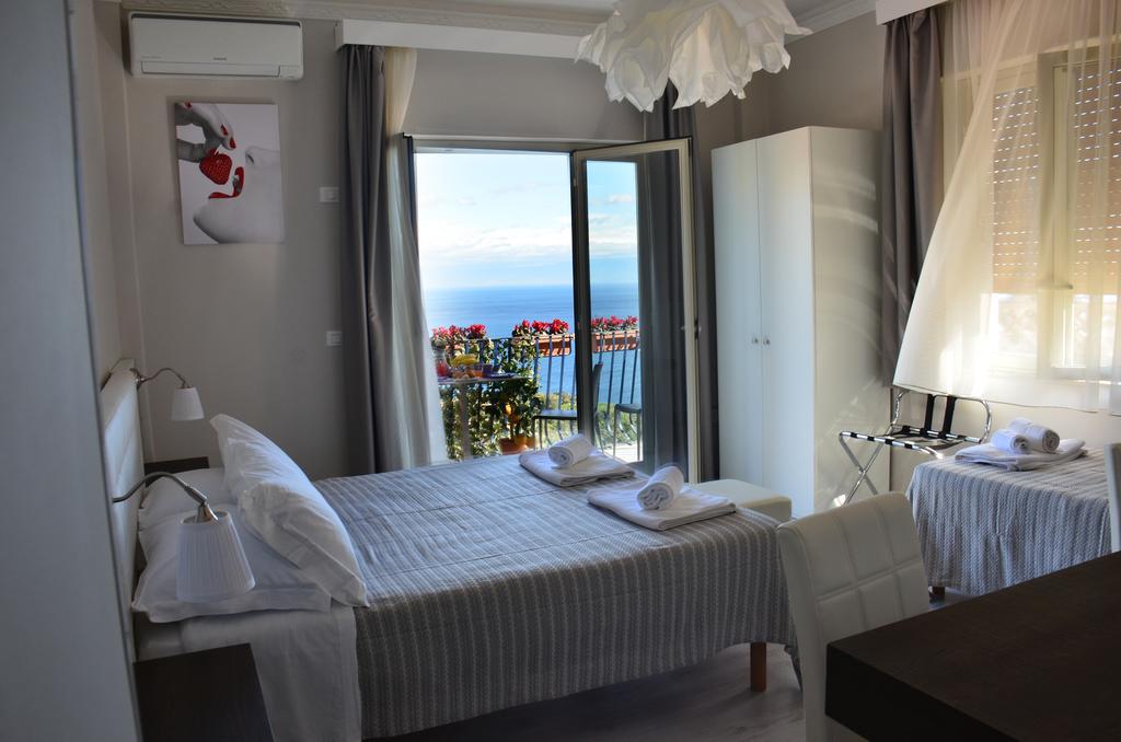 Athena Charming Rooms Taormina Exteriör bild